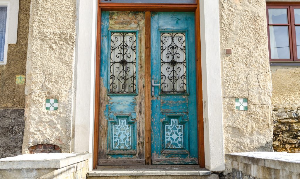 blue door